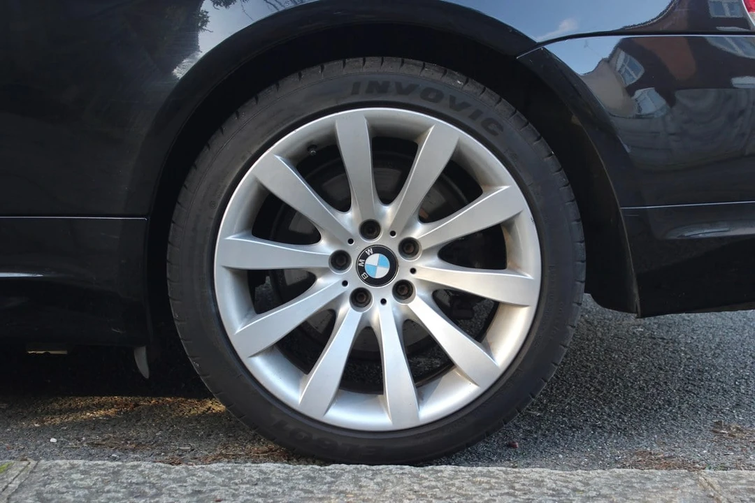 2006 BMW E63/E64 645Ci & 650i - Image 19 of 30