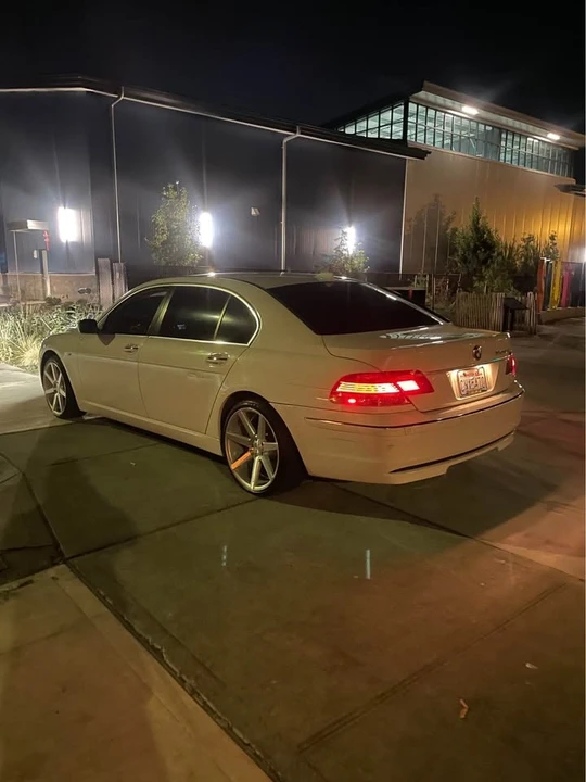 2006 BMW E65/E66 750i & 760i Sedan - Image 7 of 10