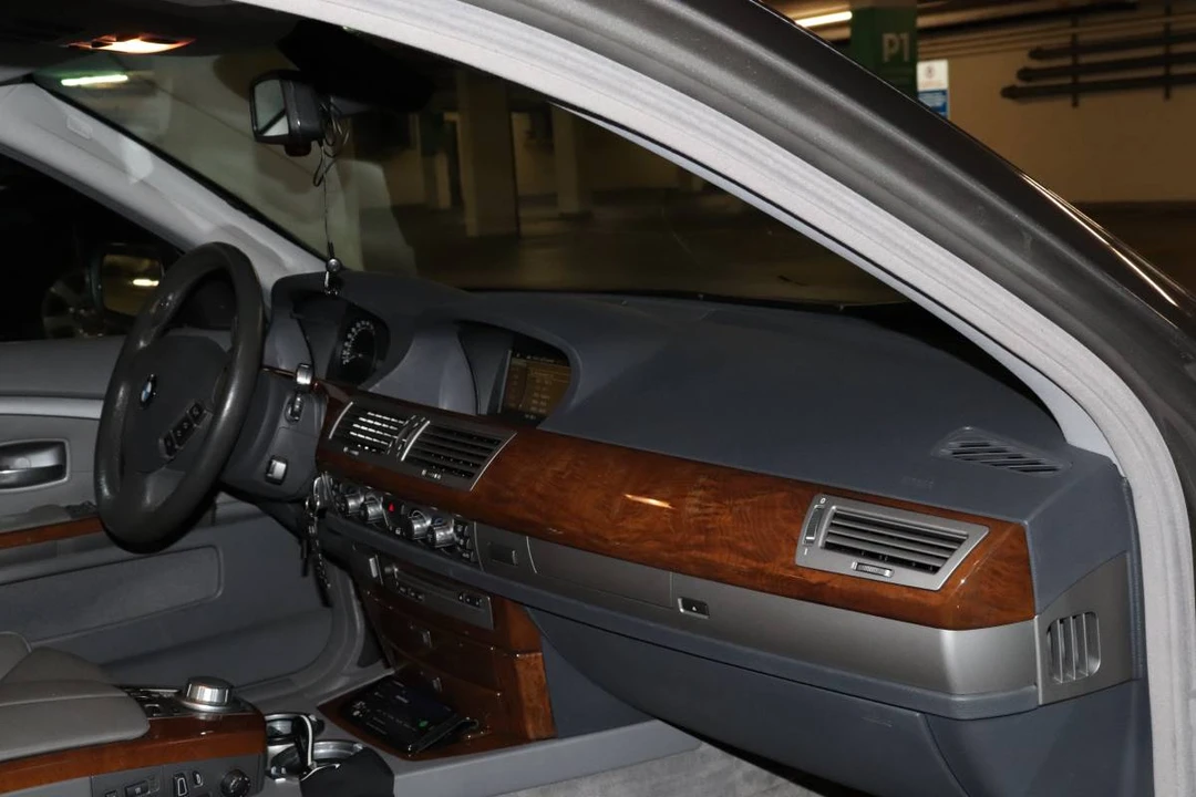 2009 BMW E65/E66 750i & 760i Sedan - Image 14 of 18