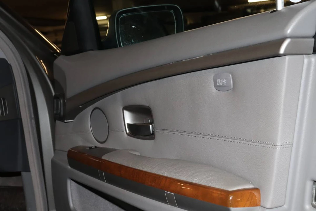 2009 BMW E65/E66 750i & 760i Sedan - Image 13 of 18