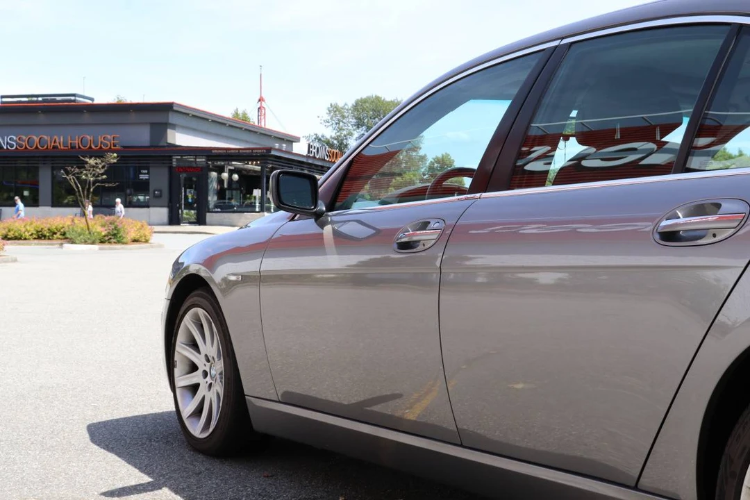 2009 BMW E65/E66 750i & 760i Sedan - Image 16 of 18