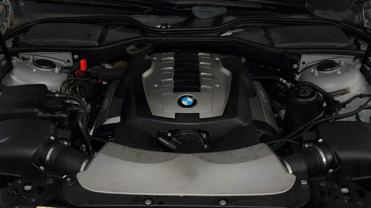 2006 BMW E65/E66 750i & 760i Sedan - Image 11 of 21
