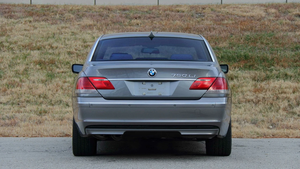 2006 BMW E65/E66 750i & 760i Sedan - Image 15 of 21