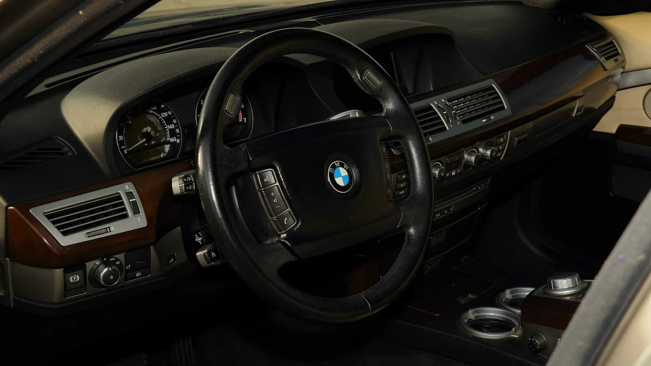 2006 BMW E65/E66 750i & 760i Sedan - Image 16 of 21