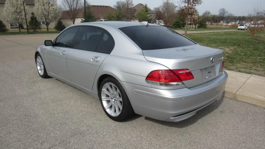 2006 BMW E65/E66 750i & 760i Sedan - Image 3 of 4