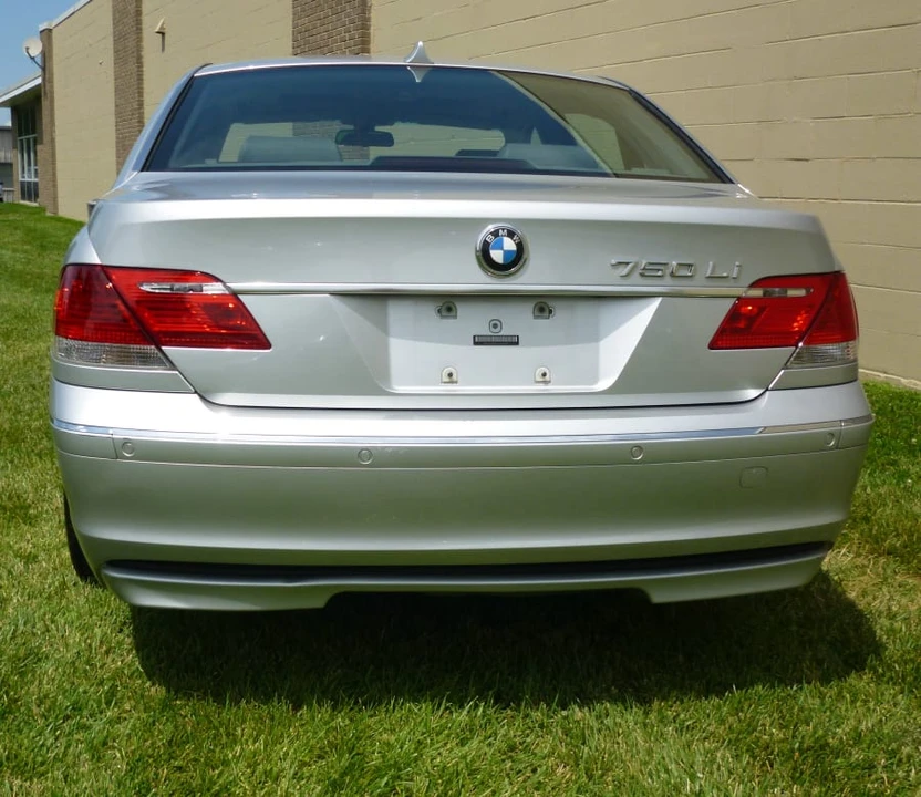 2006 BMW E65/E66 750i & 760i Sedan - Image 7 of 8