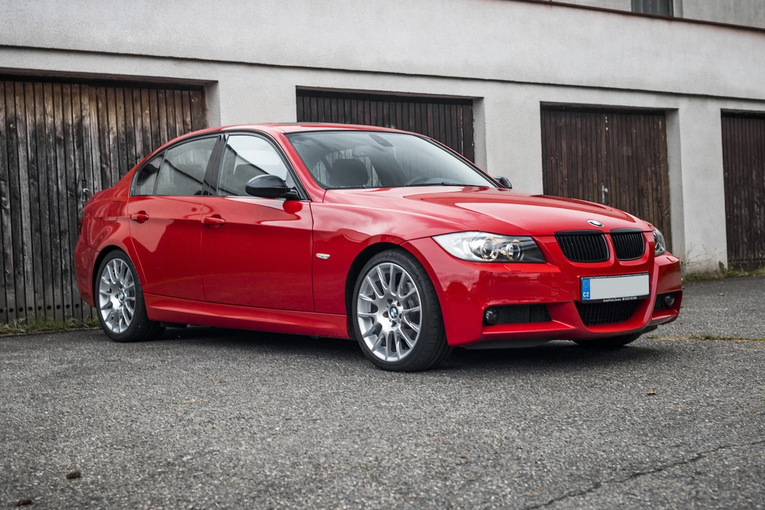 2006 BMW E90 3 Series Sedan - Image 2 of 31
