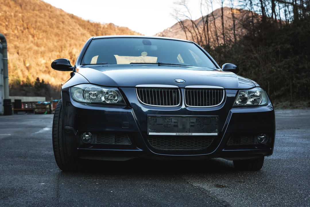 2006 BMW E90 3 Series Sedan - Image 2 of 31