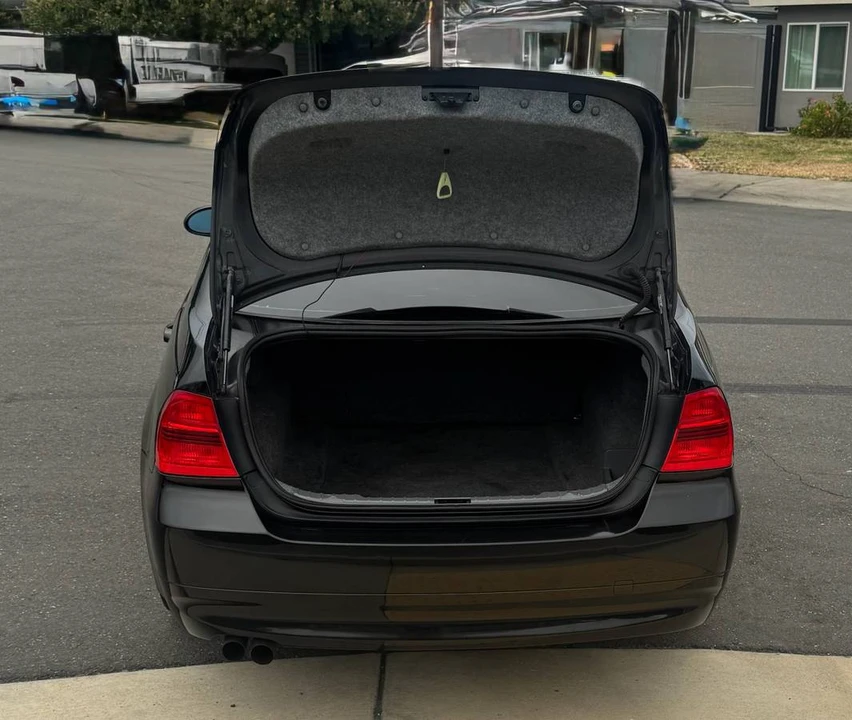 2006 BMW E90 3 Series Sedan - Image 10 of 11
