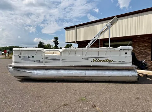 2006 Bentley 200 Cruise 50HP Mercury 4 Stroke Big Foot