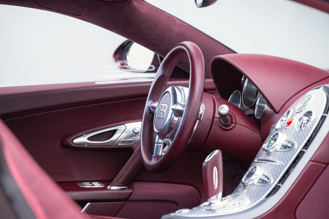 2006 Bugatti Veyron - Image 24 of 31