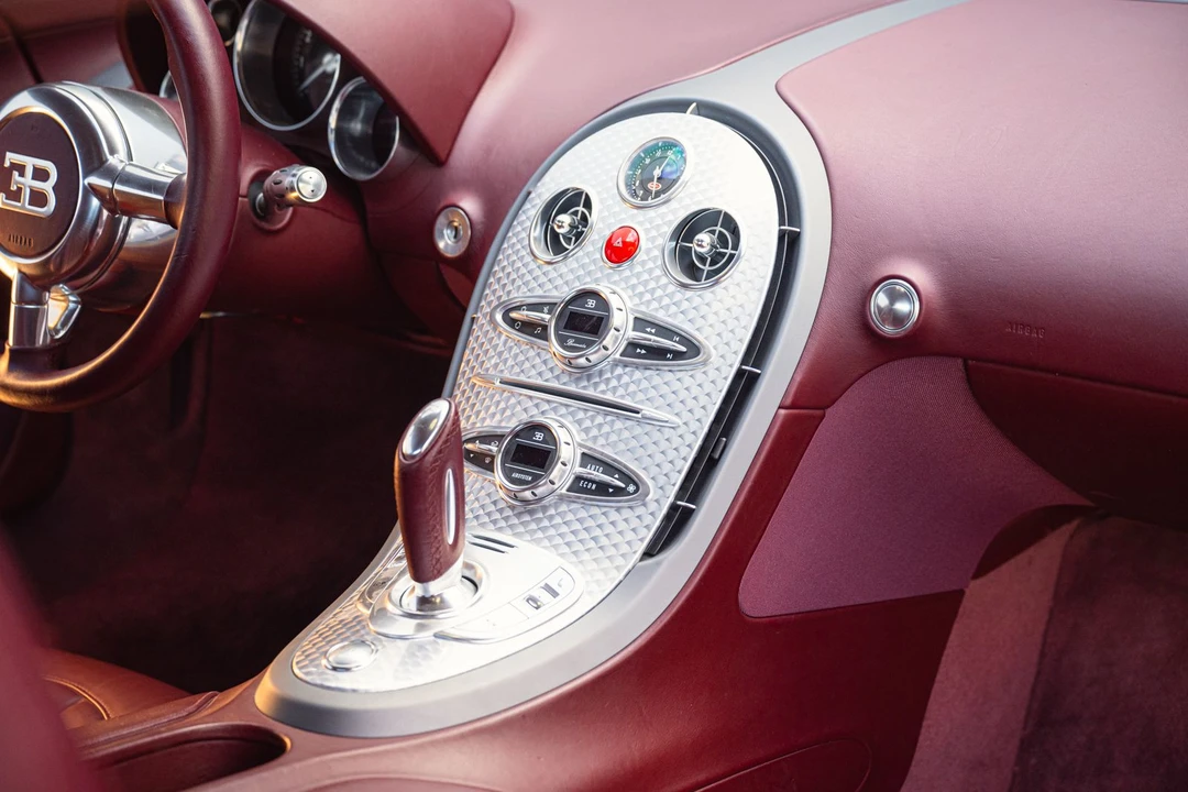 2006 Bugatti Veyron - Image 29 of 31