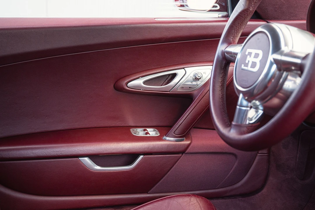 2006 Bugatti Veyron - Image 27 of 31