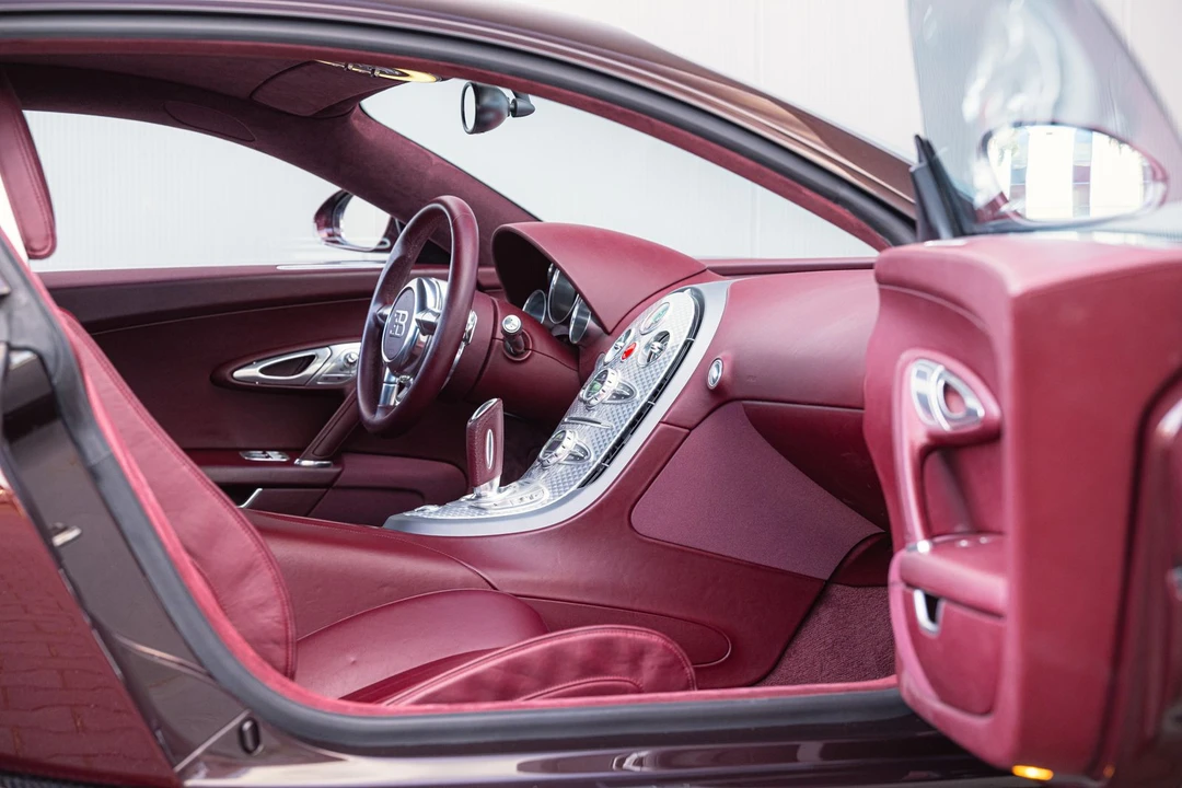 2006 Bugatti Veyron - Image 15 of 31