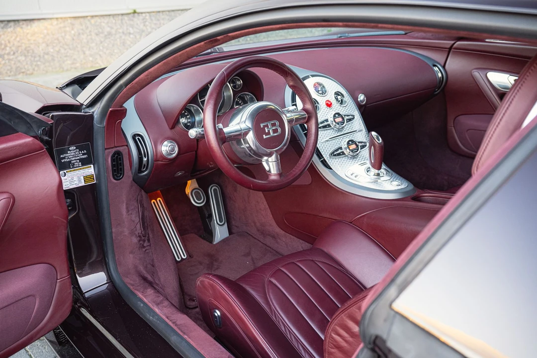 2006 Bugatti Veyron - Image 21 of 31