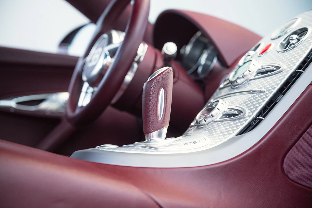 2006 Bugatti Veyron - Image 18 of 31