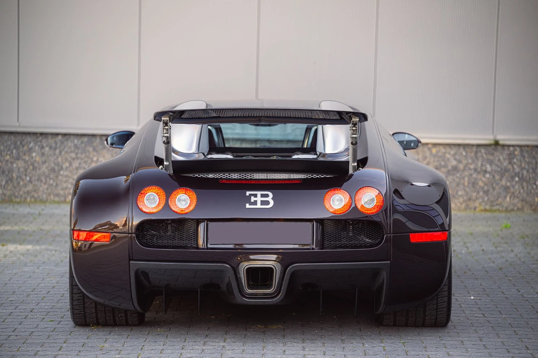 2006 Bugatti Veyron - Image 11 of 31