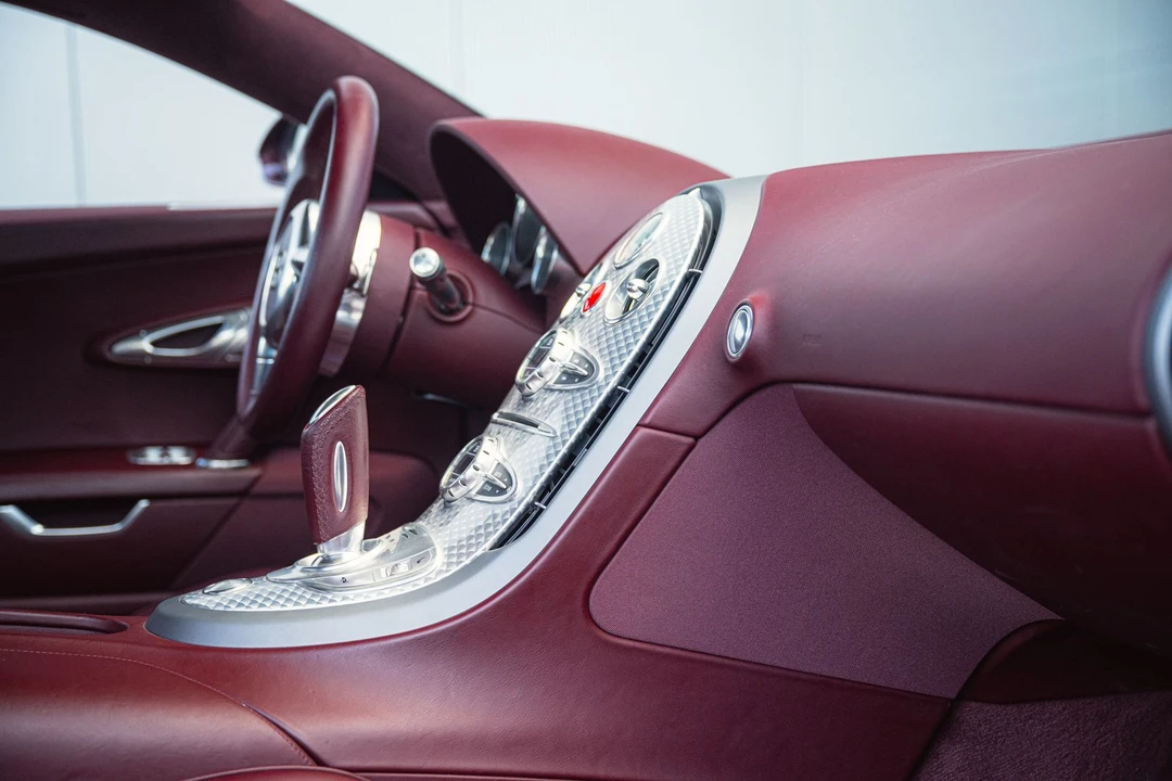 2006 Bugatti Veyron - Image 26 of 31