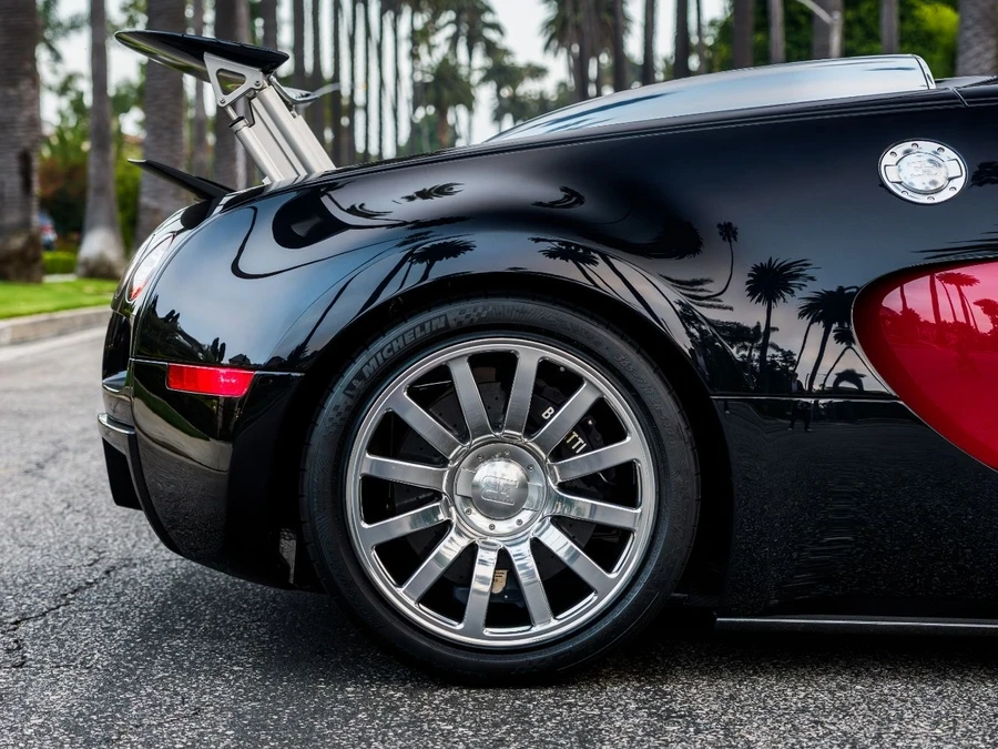 2006 Bugatti Veyron - Image 7 of 11