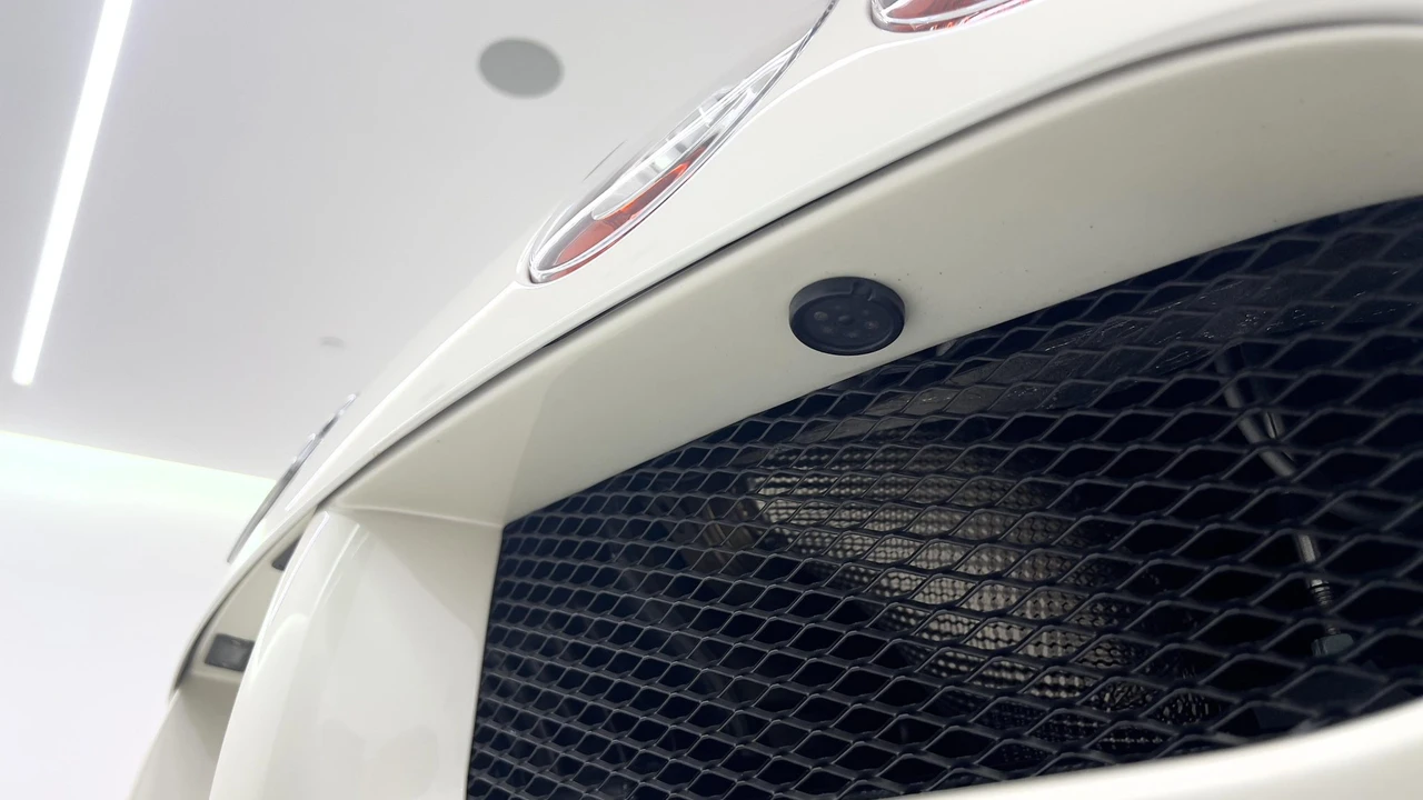 2006 Bugatti Veyron - Image 28 of 31