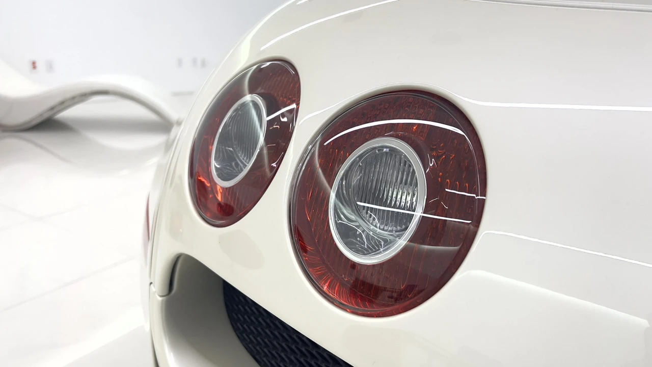 2006 Bugatti Veyron - Image 26 of 31