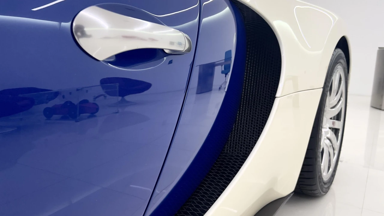 2006 Bugatti Veyron - Image 21 of 31
