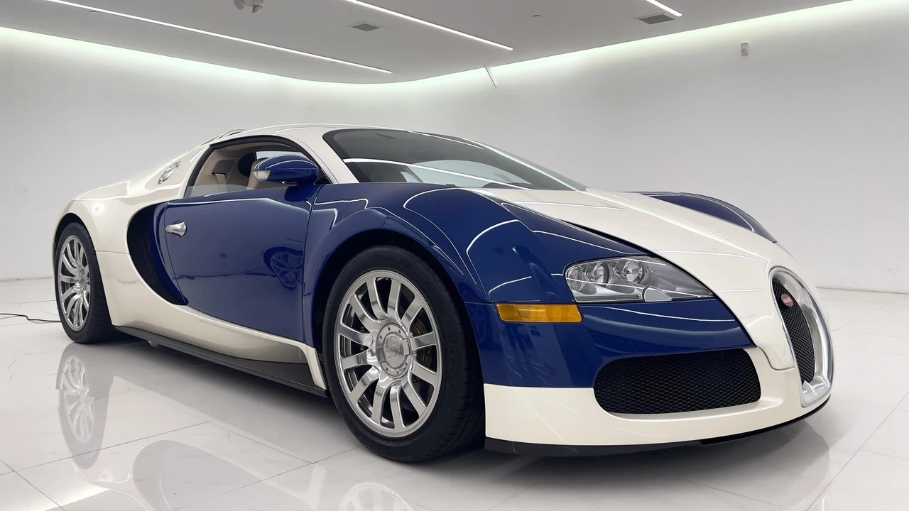 2006 Bugatti Veyron - Image 10 of 31