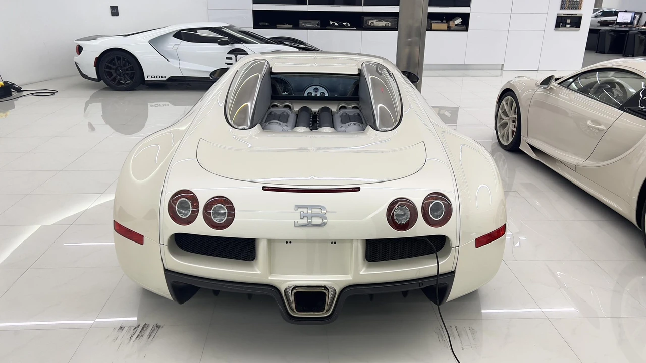 2006 Bugatti Veyron - Image 6 of 31