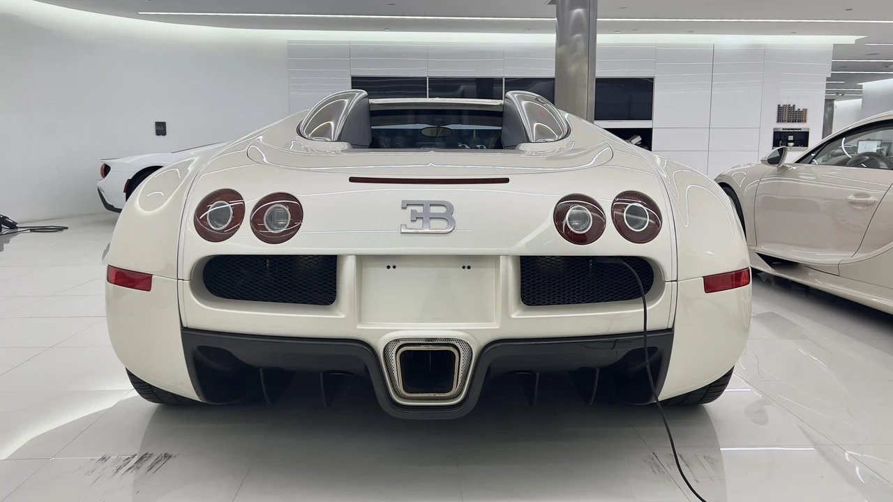 2006 Bugatti Veyron - Image 8 of 31