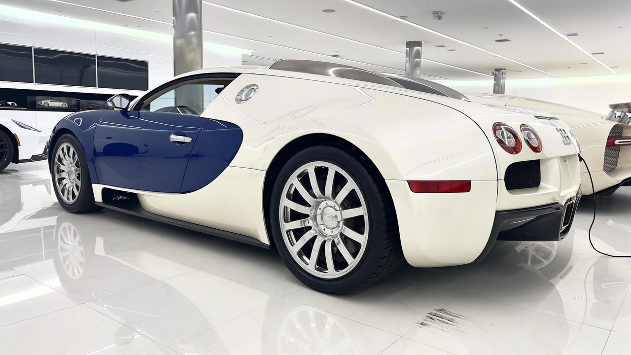 2006 Bugatti Veyron - Image 5 of 31