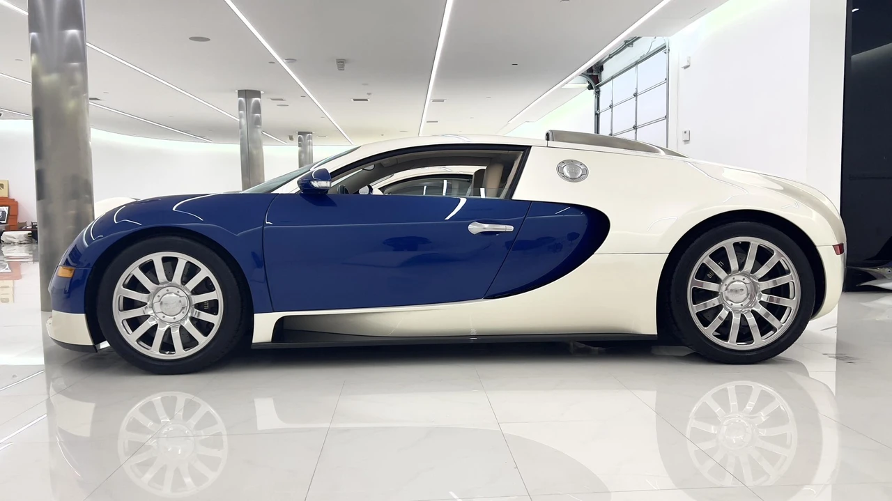 2006 Bugatti Veyron - Image 4 of 31