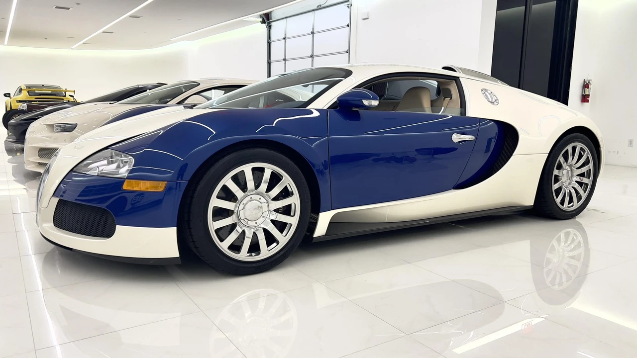 2006 Bugatti Veyron - Image 3 of 31