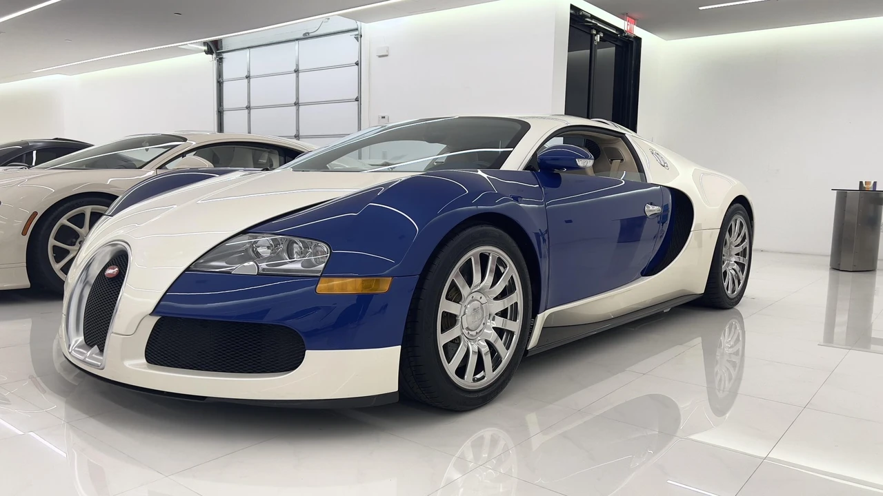 2006 Bugatti Veyron - Image 2 of 31