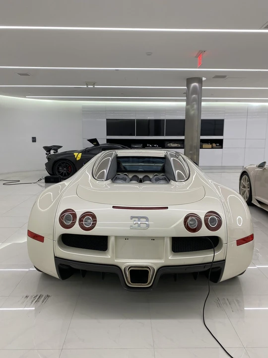 2006 Bugatti Veyron - Image 7 of 31
