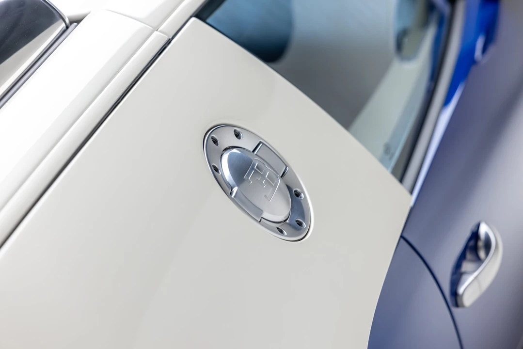 2006 Bugatti Veyron - Image 31 of 31
