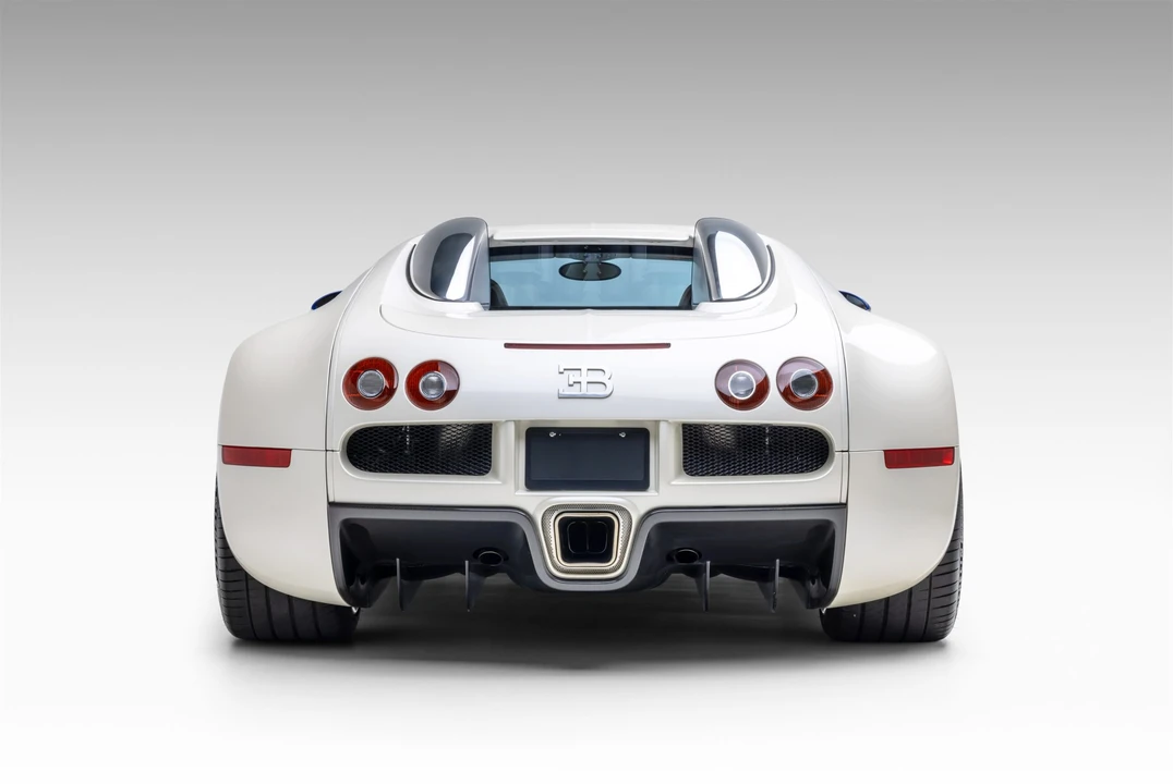 2006 Bugatti Veyron - Image 18 of 31
