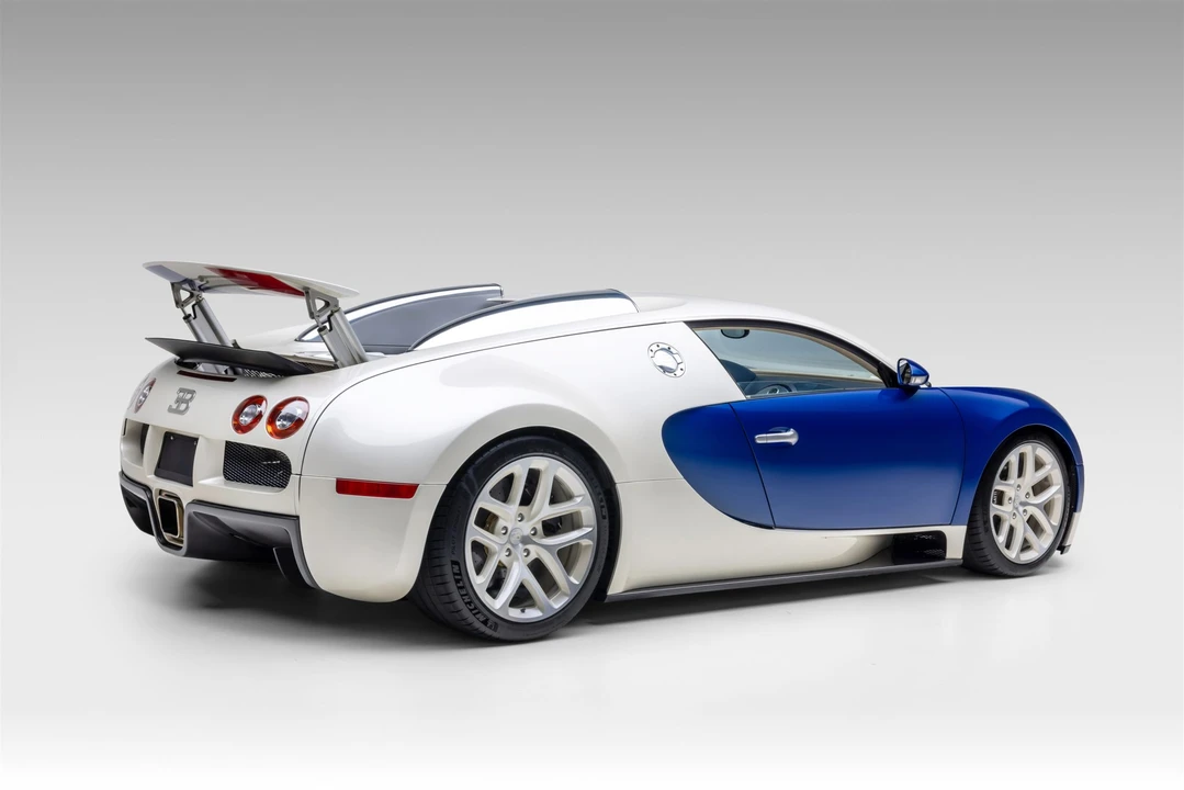 2006 Bugatti Veyron - Image 12 of 31