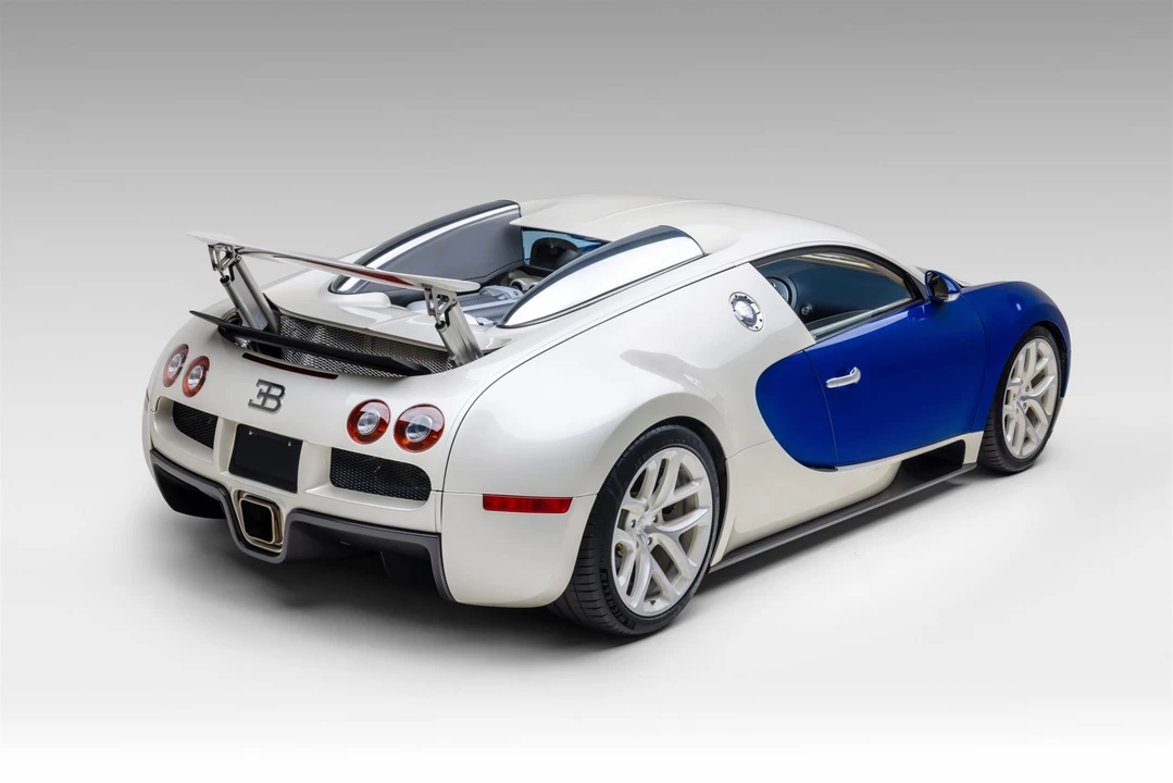 2006 Bugatti Veyron - Image 13 of 31