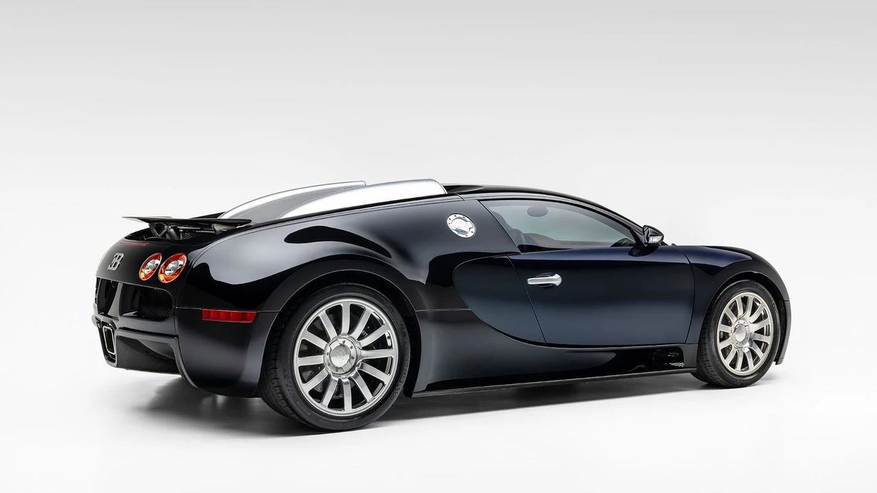 2006 Bugatti Veyron - Image 17 of 31