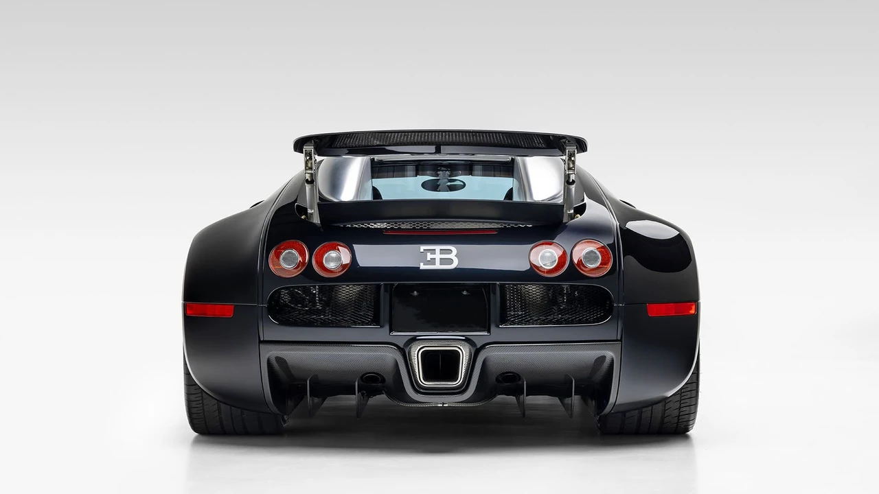 2006 Bugatti Veyron - Image 2 of 31