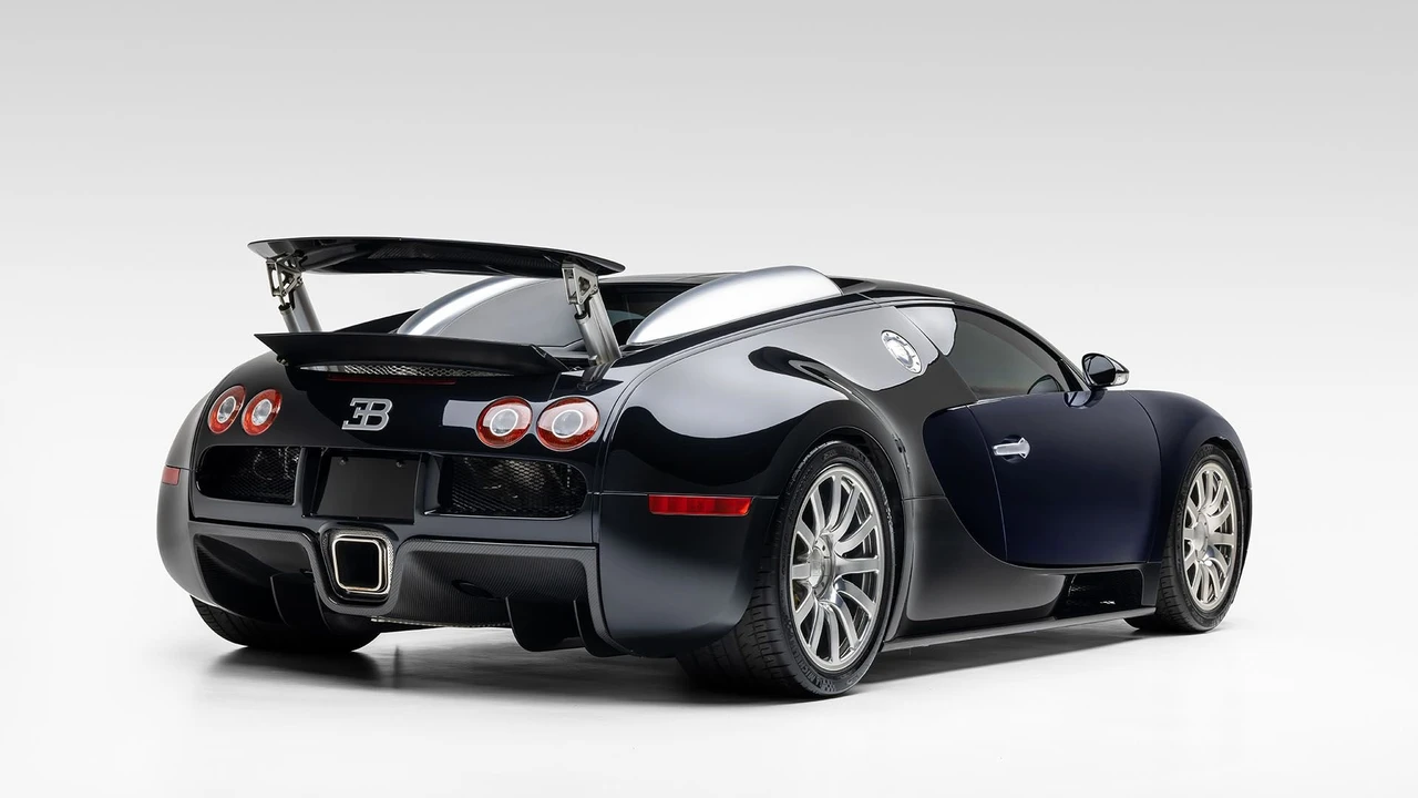 2006 Bugatti Veyron - Image 23 of 31