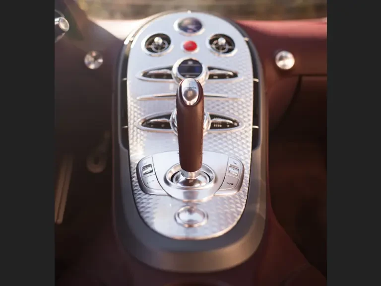 2006 Bugatti Veyron - Image 18 of 27