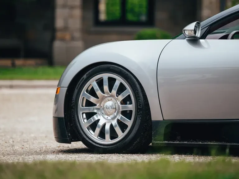 2006 Bugatti Veyron - Image 28 of 31