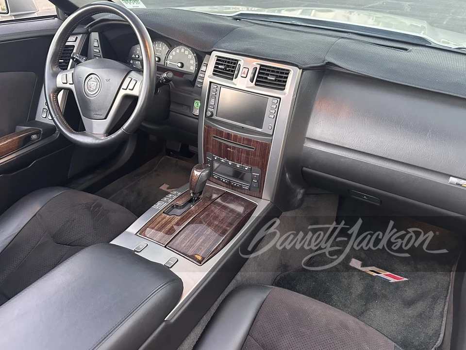 2006 Cadillac XLR-V - Image 11 of 26