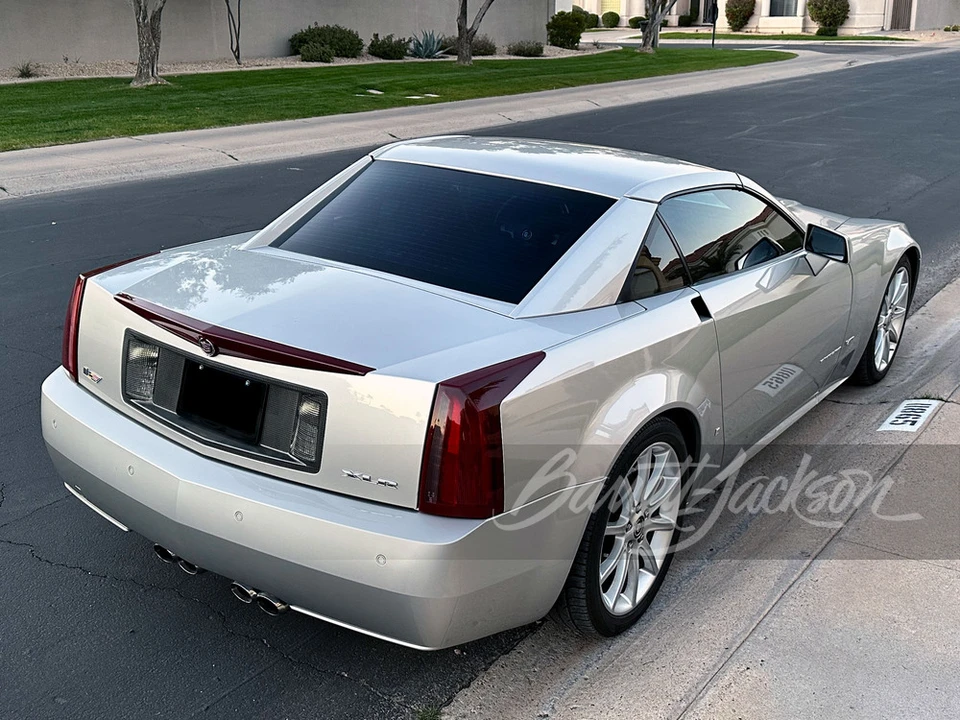 2006 Cadillac XLR-V - Image 2 of 26