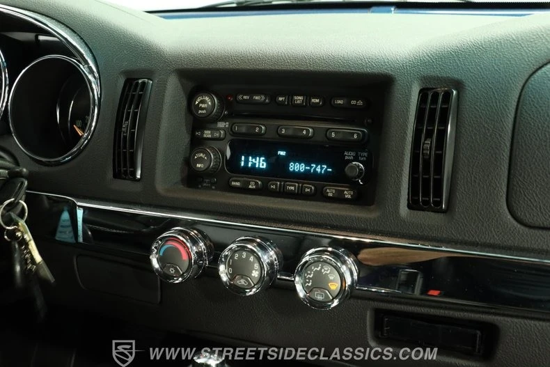 2006 Chevrolet SSR - Image 30 of 31