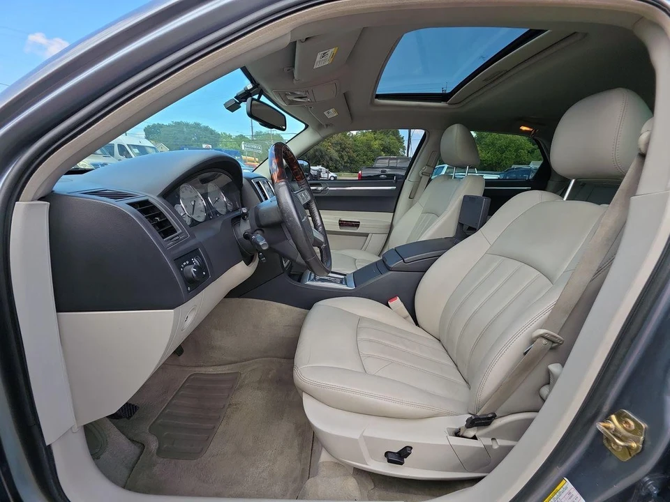 2006 Chrysler 300 (2005-2023) - Image 3 of 21