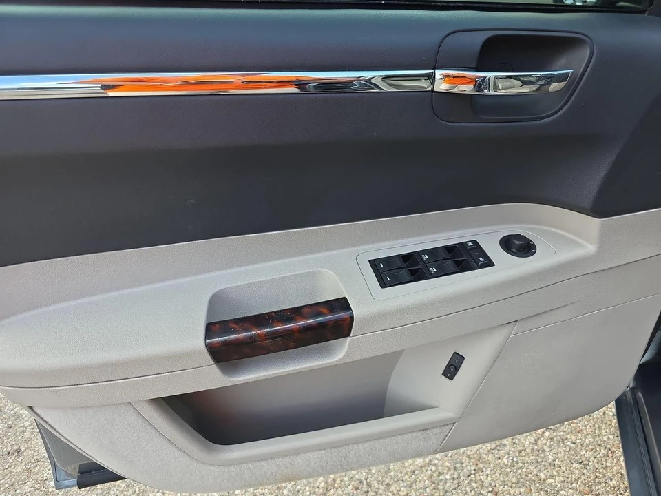 2006 Chrysler 300 (2005-2023) - Image 5 of 21