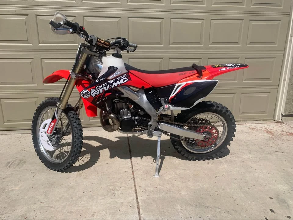 2006 Honda CR - Image 2 of 3