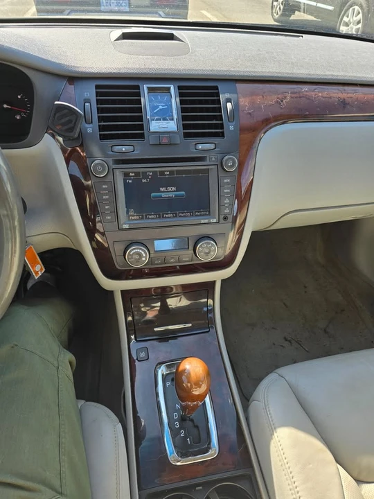 2006 Cadillac DTS - Image 11 of 18